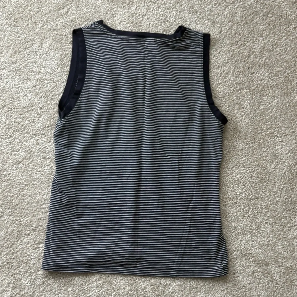 Banana Republic Women’s navy striped tank size medium - Picture 3 of 4